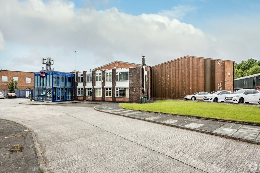 Stockport Rd E, Stockport to rent - Building Photo - Image 3 of 4