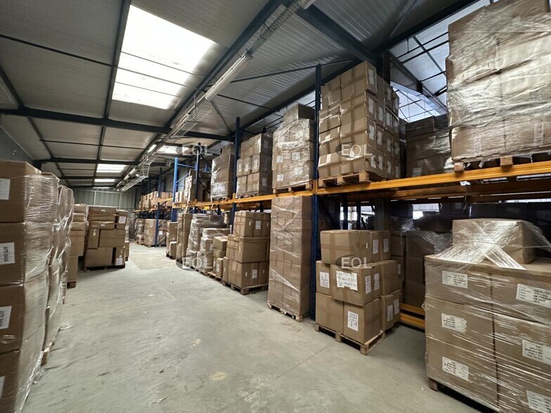 Industrial in Meaux to rent - Interior Photo - Image 2 of 8