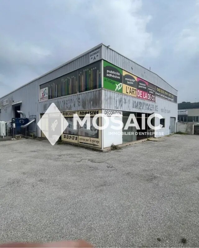 Location Commerce 415 m² - Photo 1