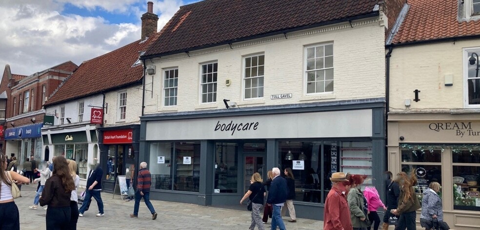 51-53 Toll Gavel, Beverley to rent - Primary Photo - Image 1 of 2