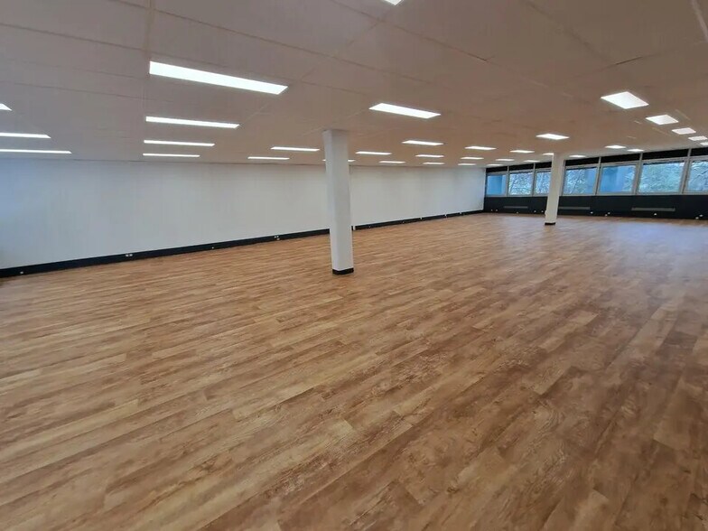 Office in Valbonne to rent - Interior Photo - Image 2 of 5