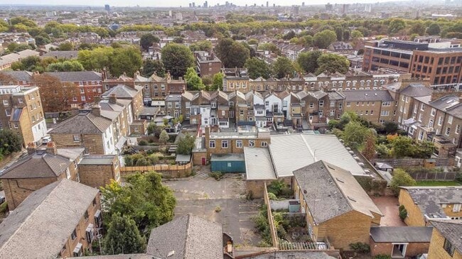 More details for 2 Hamilton Ln, London - Light Industrial for Sale