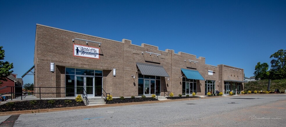 108 Wicker Park Ave, Greer, SC for rent - Building Photo - Image 1 of 3