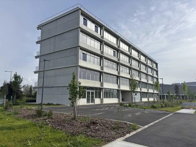 Office in Villenave-d'Ornon to rent - Building Photo - Image 2 of 10