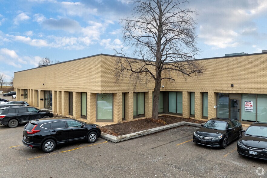 1655-1721 Flint Rd, Toronto, ON for rent - Building Photo - Image 2 of 3