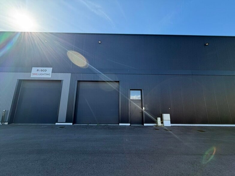 53 Avenue Carnot, Neuville-sur-Saône to rent - Building Photo - Image 3 of 29