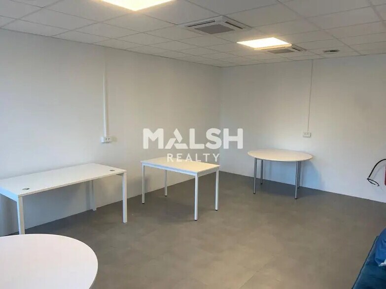 Office in Rillieux-la-Pape to rent - Building Photo - Image 3 of 8