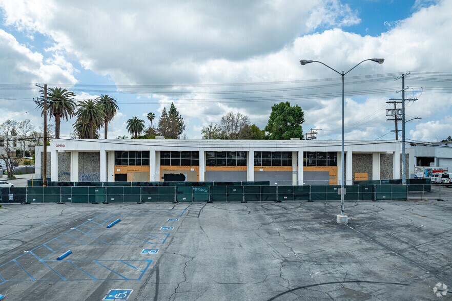 21910 Sherman Way, Canoga Park, CA for rent - Building Photo - Image 2 of 6