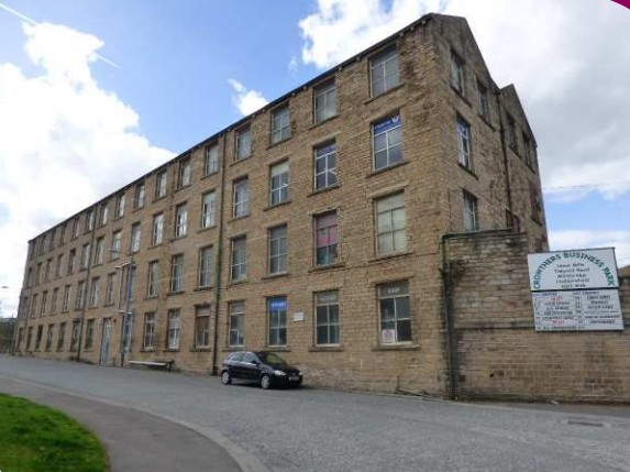 Tanyard Rd, Huddersfield for rent - Primary Photo - Image 1 of 1