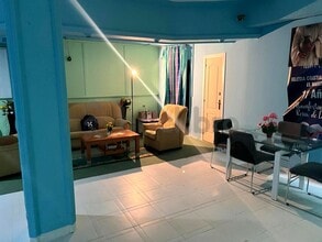 Retail in Madrid, Madrid to rent Interior Photo- Image 2 of 7