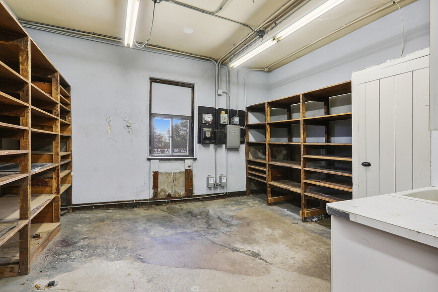 1500 Jefferson St, Two Rivers, WI for sale - Interior Photo - Image 3 of 10