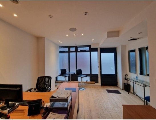 160-164 Pentonville Rd, London to rent - Building Photo - Image 1 of 9