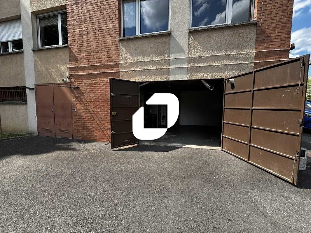Light Industrial in Évry-Courcouronnes to rent Building Photo- Image 1 of 15