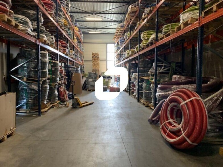 Light Industrial in Saint-Priest to rent - Interior Photo - Image 1 of 6
