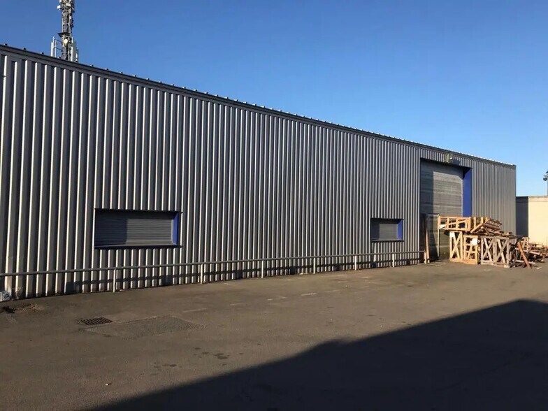 12 Impasse Du Bourrelier, Saint-Herblain to rent - Building Photo - Image 2 of 4