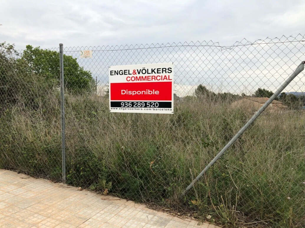 Land in Santa Perpètua de Mogoda, Barcelona to rent Building Photo- Image 1 of 2