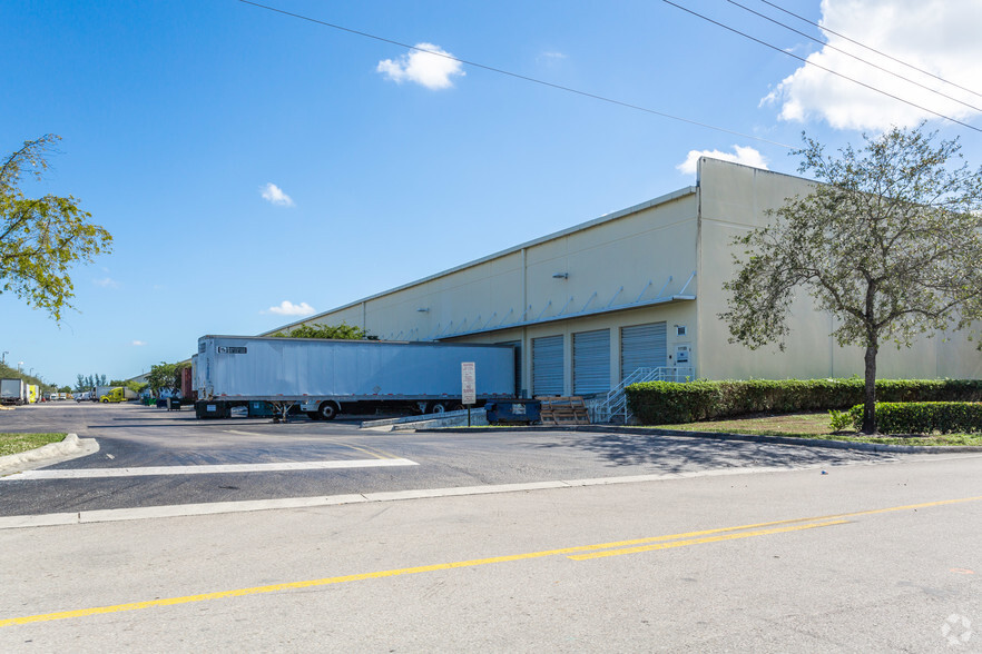 10811-11199 NW 122nd St, Medley, FL for rent - Building Photo - Image 3 of 4