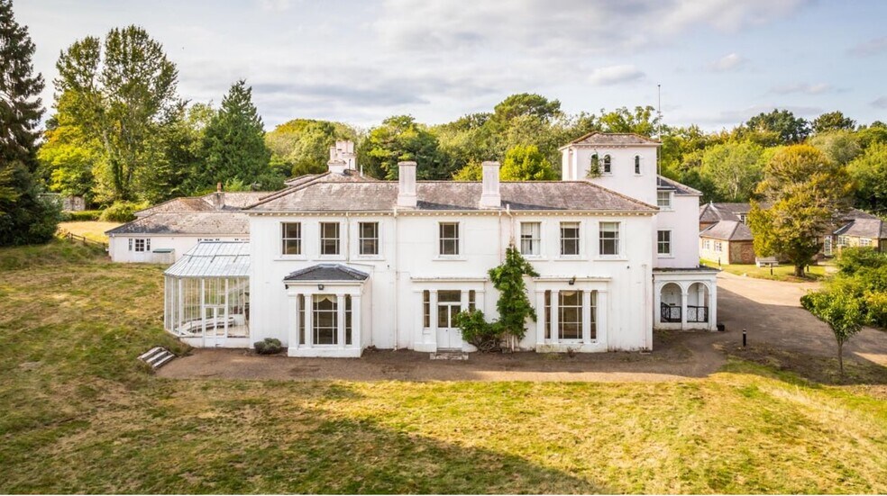 Dunford Holw, Midhurst for sale - Primary Photo - Image 1 of 1