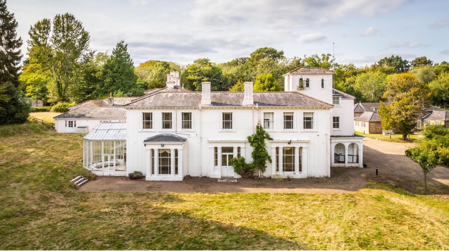 Dunford Holw, Midhurst for sale Primary Photo- Image 1 of 1