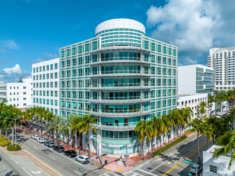 1601 Washington Ave, Miami Beach, FL for rent - Building Photo - Image 1 of 11