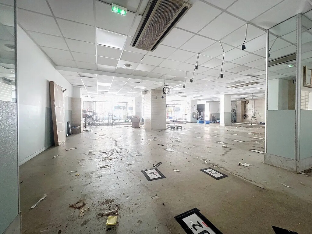 Location Commerce 635 m² - Photo 1
