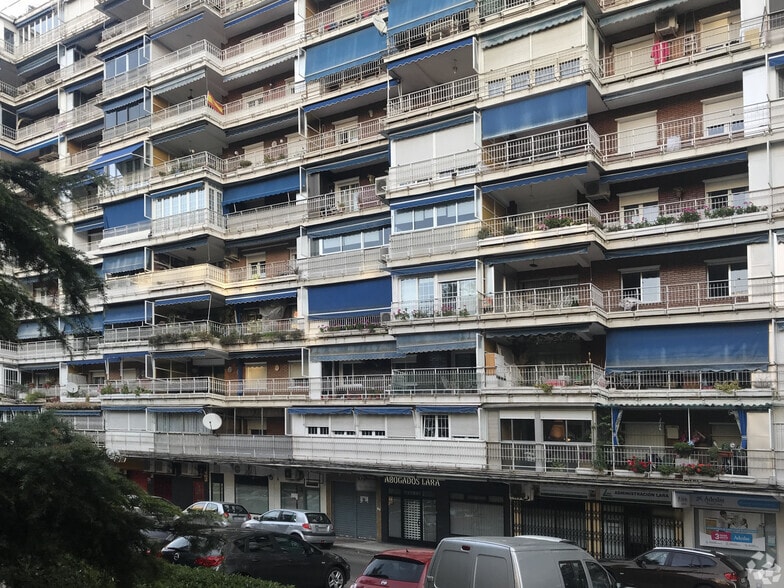 Retail in Alcorcón, Madrid to rent - Building Photo - Image 2 of 2