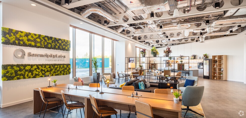 One Cambridge Square, Cambridge to rent - Interior Photo - Image 3 of 17