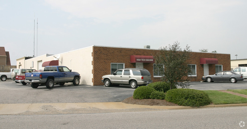 11010 Trade Rd, Richmond, VA for rent - Building Photo - Image 2 of 3