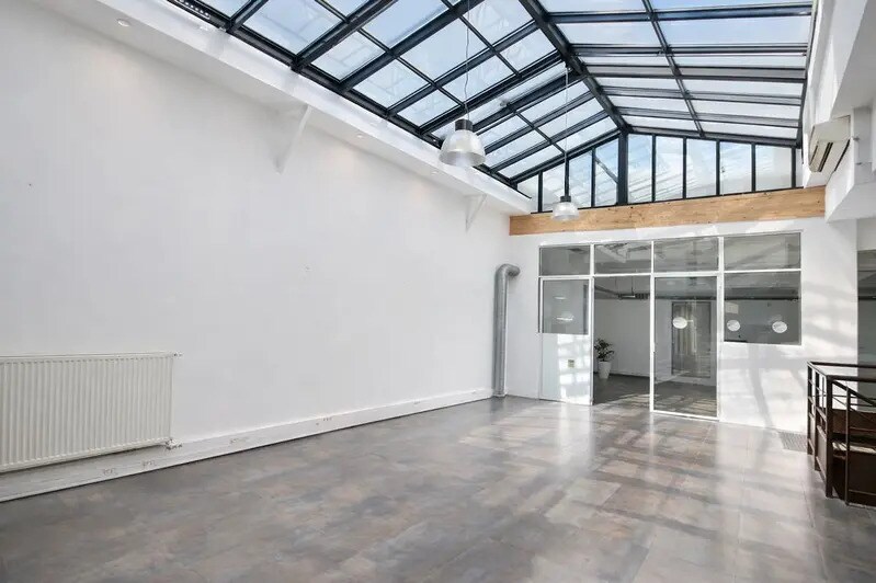 Location Bureaux 202 m² - Photo 1