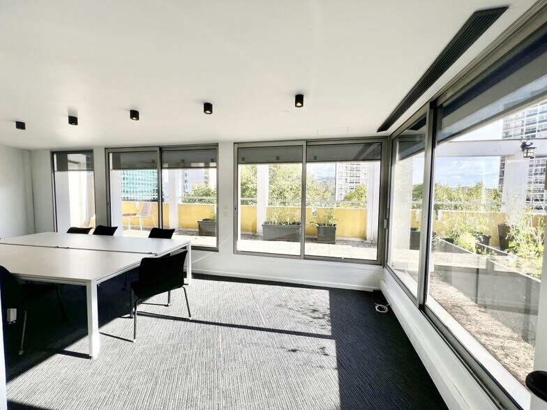 Office in Puteaux to rent - Interior Photo - Image 2 of 7