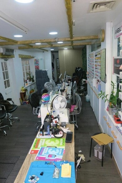 Uxbridge Rd, Pinner to rent - Building Photo - Image 3 of 3