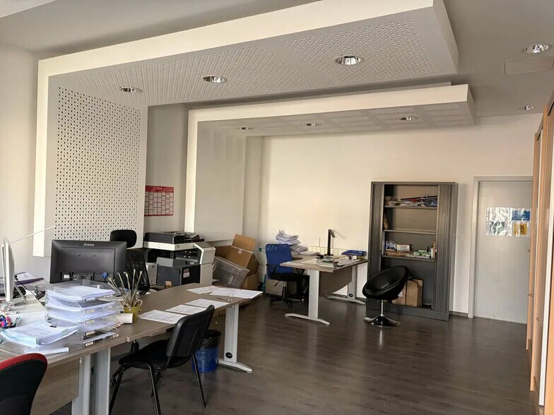 12 Rue Jean Monnet, Eckbolsheim to rent - Interior Photo - Image 3 of 12