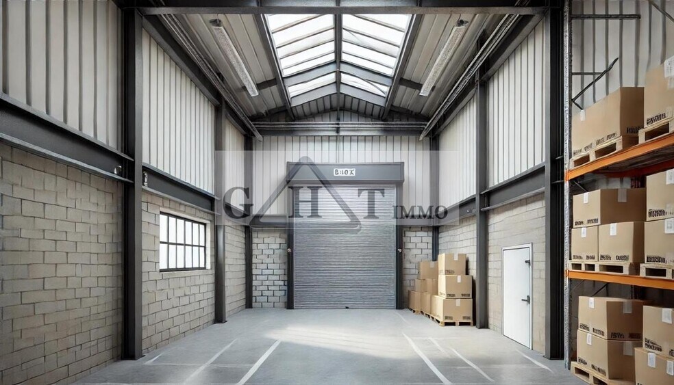 Industrial in Noisy-le-Grand to rent - Interior Photo - Image 1 of 1