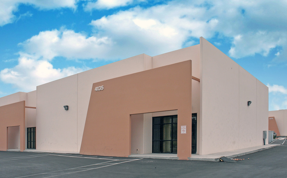 4135 W Bell Dr, Las Vegas, NV for rent - Building Photo - Image 1 of 4