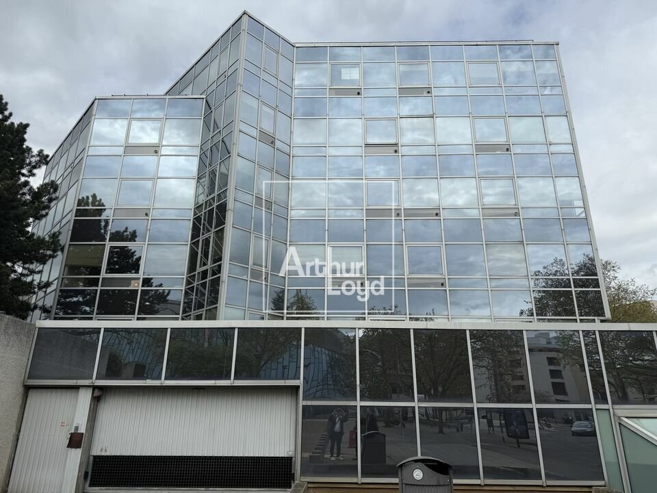 Office in Évry-Courcouronnes for sale Building Photo- Image 1 of 2