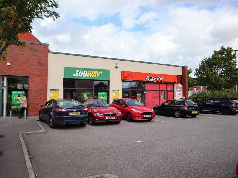 47 Stockport Rd, Manchester to rent - Building Photo - Image 3 of 7