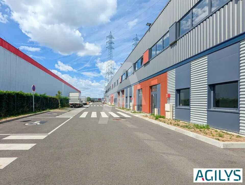 Light Industrial in Corbeil-Essonnes to rent Building Photo- Image 1 of 13