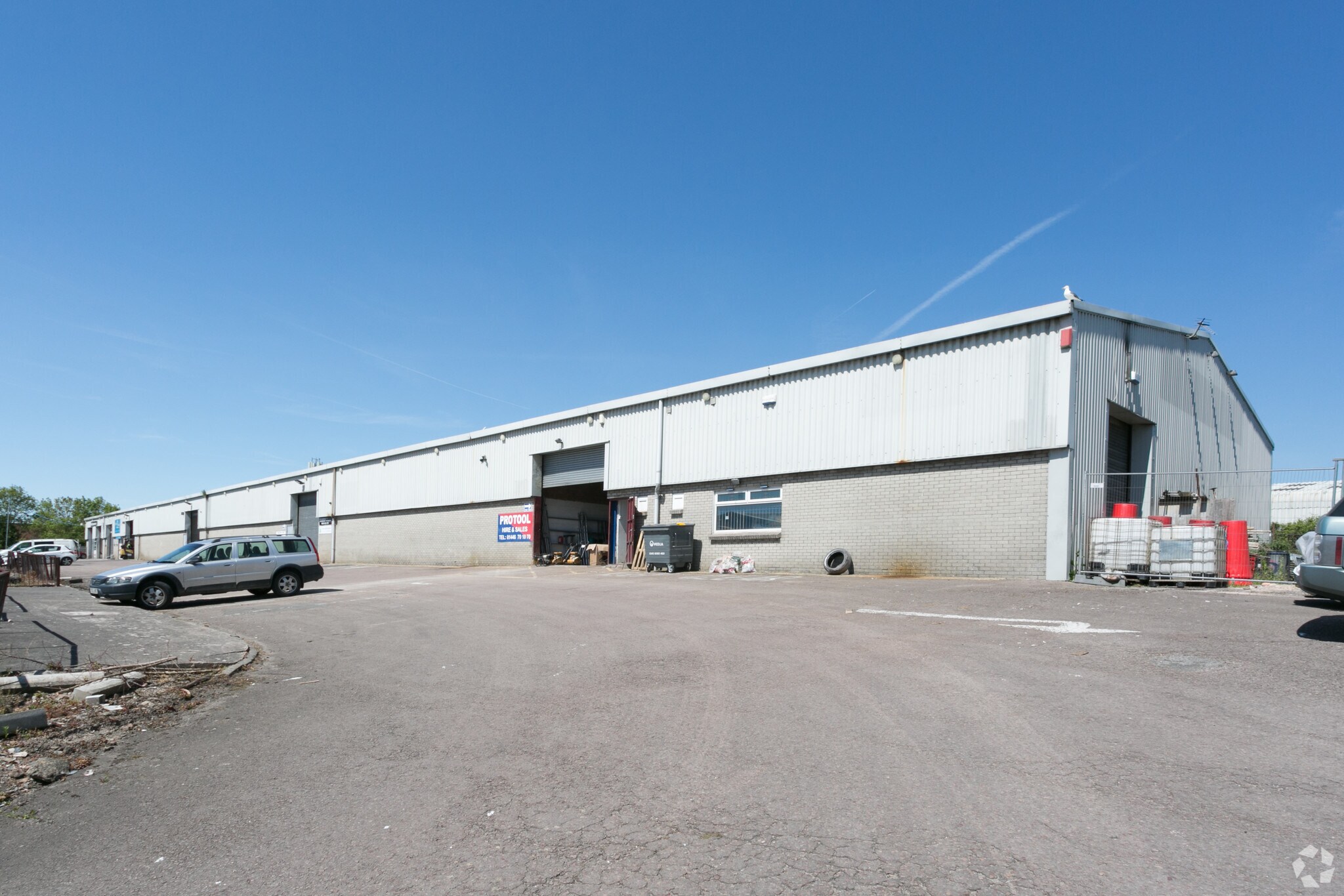 Verlon Clos, Barry for sale Primary Photo- Image 1 of 1