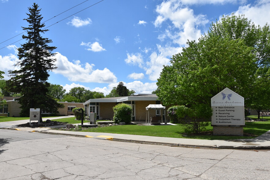 701 3rd St NW, Jamestown, ND for sale - Primary Photo - Image 1 of 3