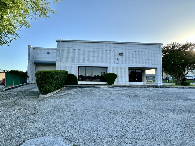 9914-9918 McCullough Ave, San Antonio, TX for rent - Building Photo - Image 1 of 18