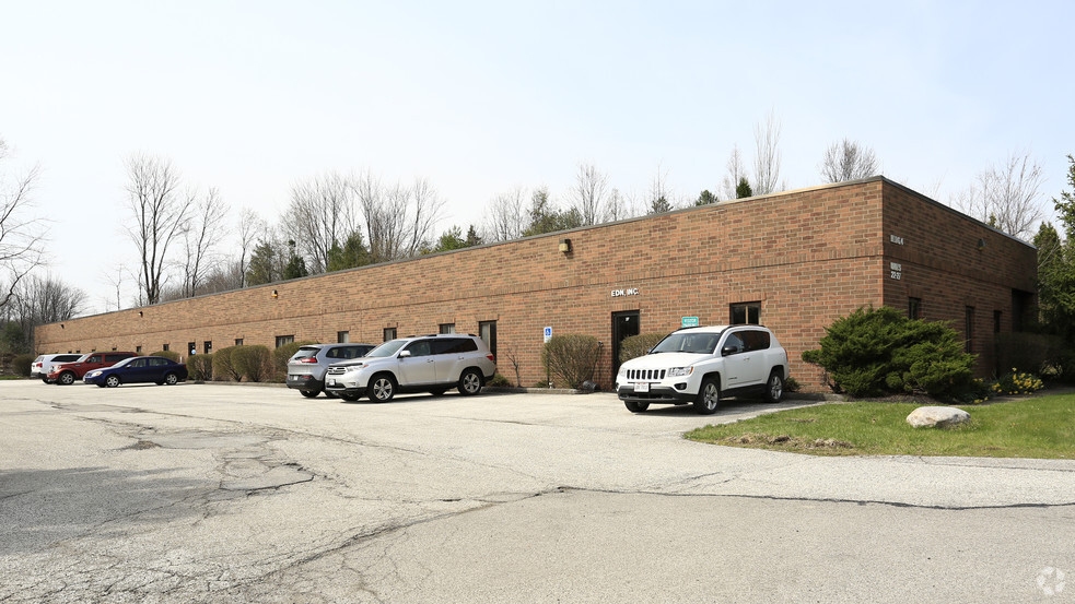 7757 Auburn Rd, Painesville, OH for rent - Primary Photo - Image 1 of 12