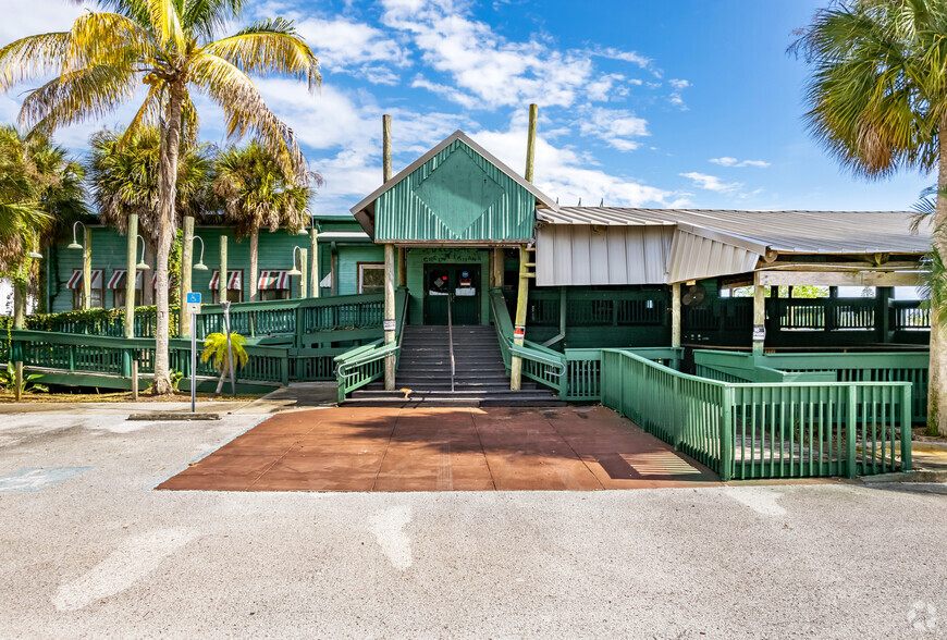 8790 Bay Pines Blvd, Saint Petersburg, FL for sale - Primary Photo - Image 1 of 1