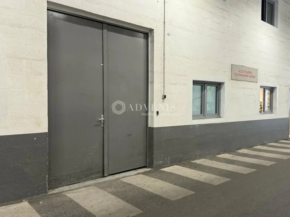 Light Industrial in Vanves to rent Building Photo- Image 1 of 6