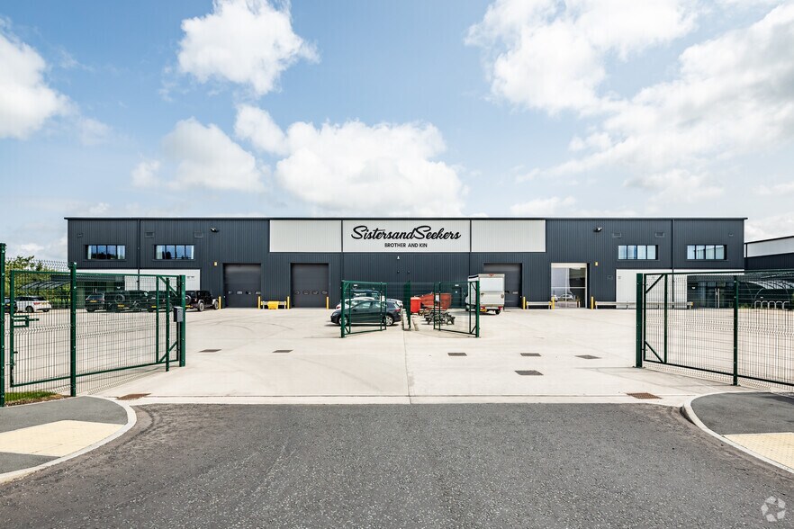 Manor Ln, Deeside for sale - Primary Photo - Image 1 of 1