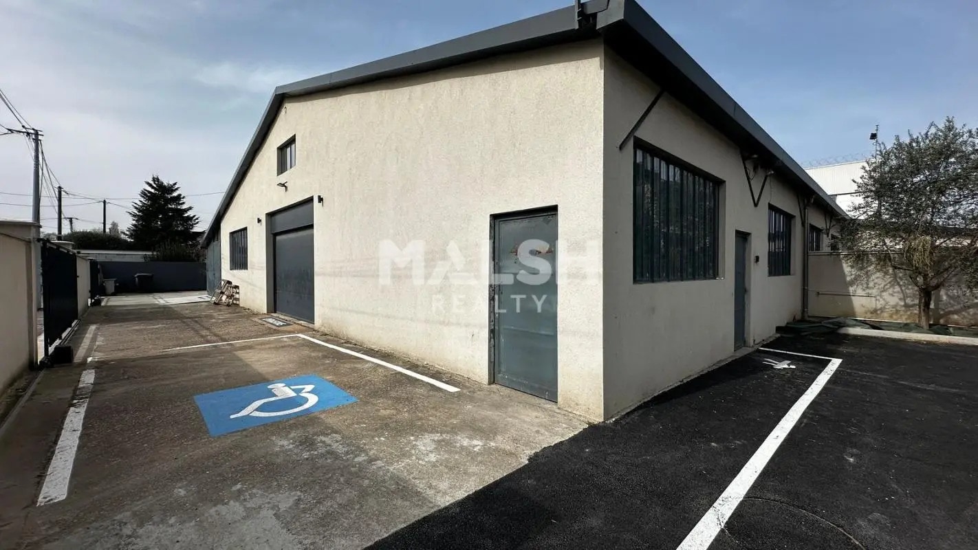 Light Industrial in Villeurbanne to rent Building Photo- Image 1 of 9