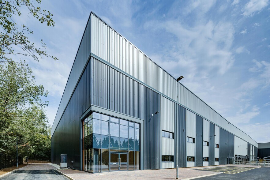 80 Saxon Way E, Corby to rent - Building Photo - Image 2 of 11