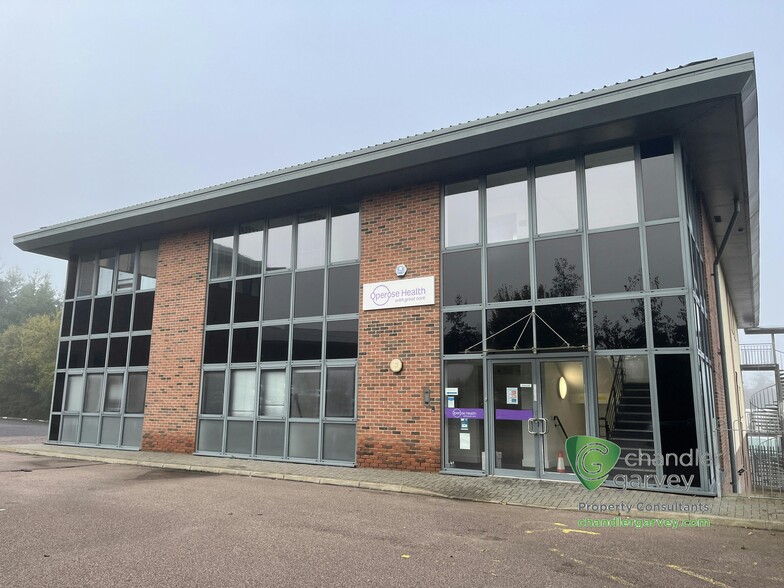 Bell Ln, Amersham to rent - Building Photo - Image 2 of 14