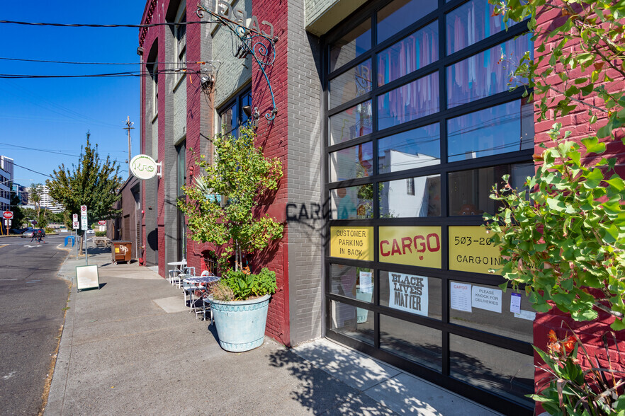 75-81 SE Yamhill St, Portland, OR for rent - Building Photo - Image 3 of 8