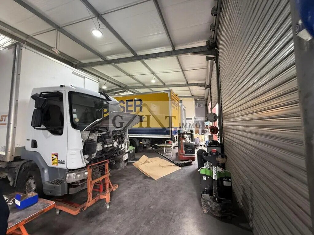 Vente Entrepôt 1 060 m² - Photo 1