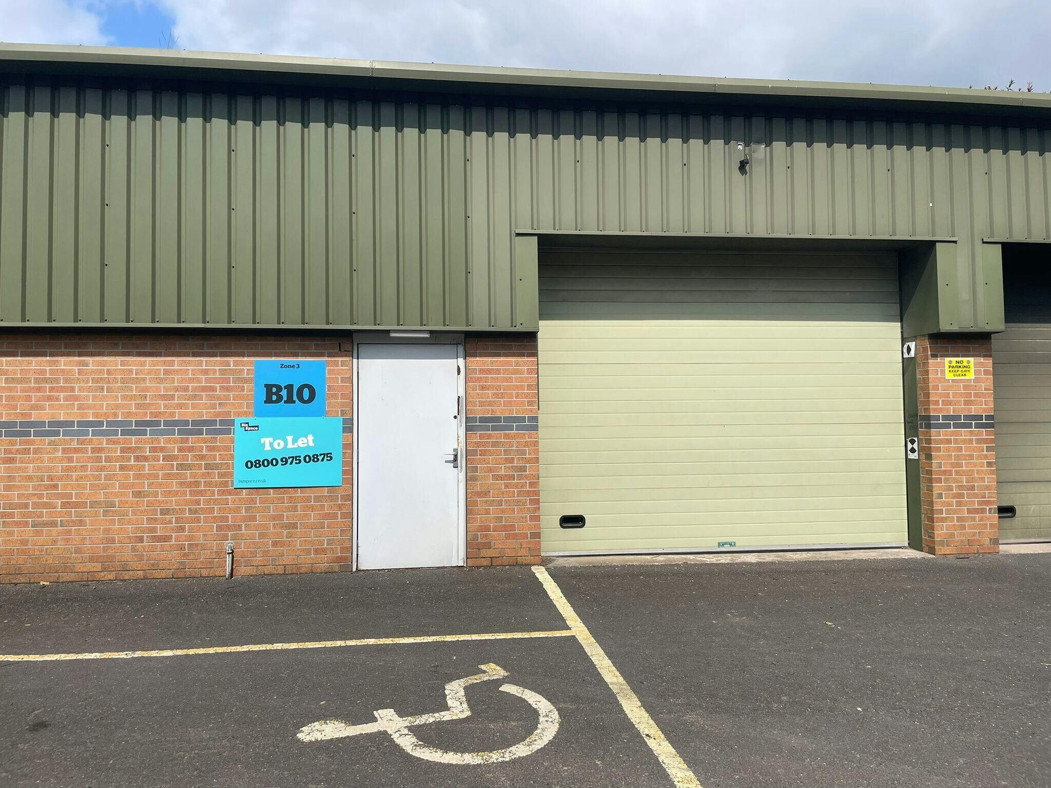 Knowles Ln, Bradford to rent Building Photo- Image 1 of 12